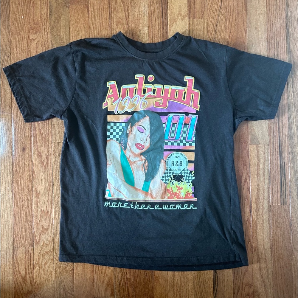Vintage Aaliyah graphic t